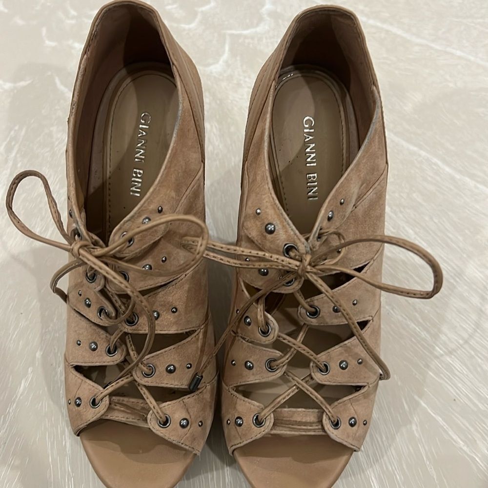 Gianni Bini Lace Up Strappy Wedges Size 8 - Picture 8 of 9